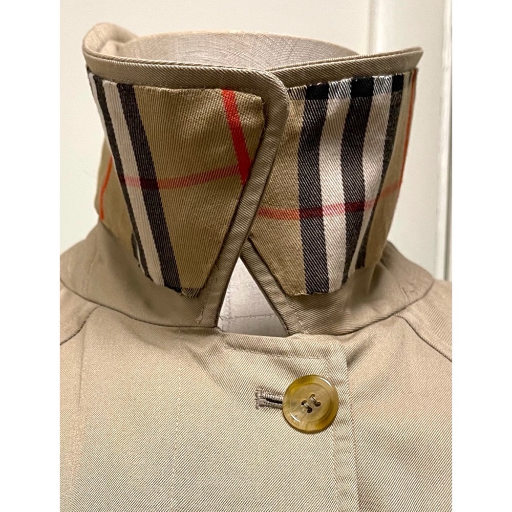 ❤️ 🎉 HP! Vintage Burberry Single Breasted Short Trench Coat with Sash - Picture 4 of 15